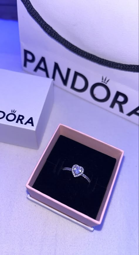 Pandora Bracelet Charms Ideas, Cute Promise Rings, Pandora Bracelet Designs, Pandora Ring, Pandora Heart, Pandora Hearts, Pandora Rings, Jewelry Accessories Ideas, Pandora Bracelet Charms