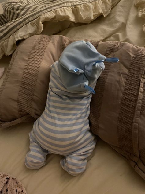 Baby No Face Photos, Newborn Baby Boy Aesthetic, Baby Boy Aesthetic Newborn, Baby Things Aesthetic, Baby Aesthetic Boy, Baby Boy Aesthetics, Newborn Aesthetic, Paris Culture, I Want A Baby