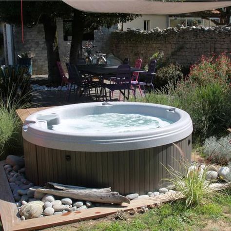 Round Spa, Small Hot Tub, Round Hot Tub, Spa Store, Hot Tub Surround, Hot Tub Designs, Hot Tub Patio, Outdoor Hot Tub, Inflatable Spas