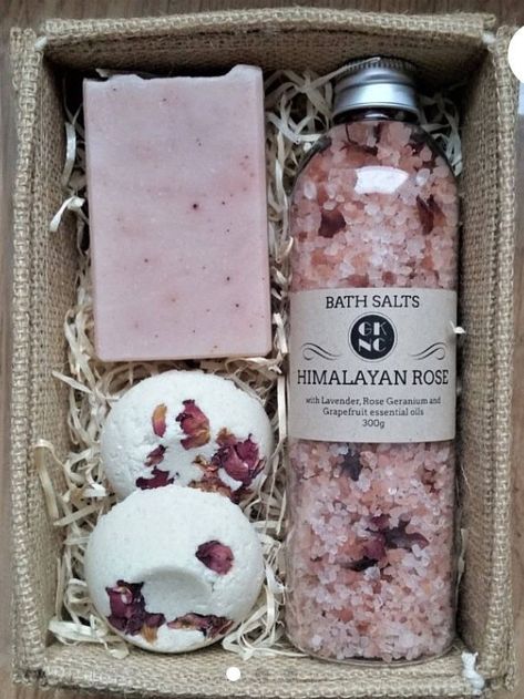 Bath Truffles, Rose Bath Salts, Bath Salts Diy, Spa Relaxation, Lavender Body Butter, Handmade Soap Recipes, Rose Bath, Rose Love, Spa Gift Box