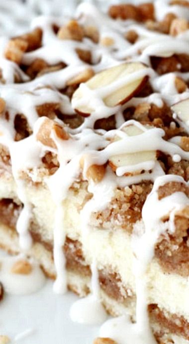 Almond Coffee Cake, Streusel Coffee Cake, Breakfast Sweets, White Icing, Coffee Cake Recipes, A Piece Of Cake, Cinnamon Flavor, Coffee Breakfast, Almond Cakes