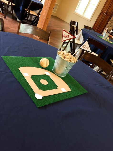 Baseball Theme Decorations, Half Year Birthday Ideas, First Birthday Baseball Theme, Baseball Party Centerpieces, Baseball Nursery Theme, Candy Bar Decoracion, Baseball Centerpiece, Baseball Table, Baseball Theme Birthday