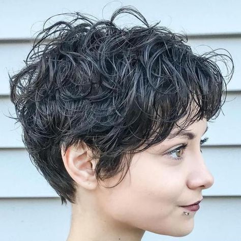 Long Curly Pixie Hairstyle Short Textured Hair, Curly Pixie Hairstyles, Short Shag Haircuts, Short Shag Hairstyles, Short Curly Haircuts, Shag Hairstyles, Shag Haircut, Penteado Cabelo Curto, Curly Hair Cuts