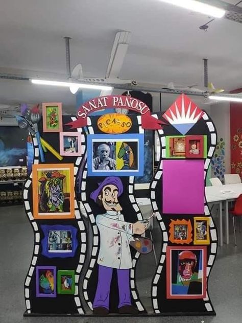 Art Display Panels, Art Classroom Organization, School Exhibition, معرض فني, School Board Decoration, Art Lessons Elementary, School Events, Night Art, School Decorations