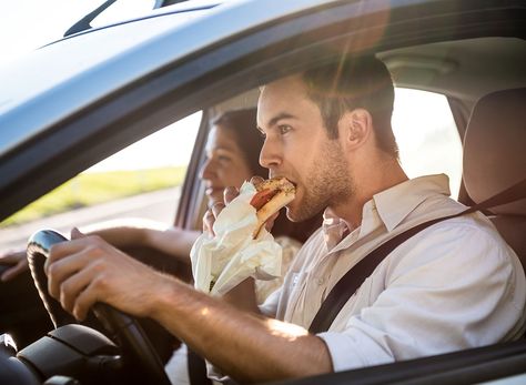 Here are the worst eating habits men may be more prone to as well as tips on how to reverse them, so you can start leading a healthy lifestyle today. Healthy Road Trip Snacks, Best Fast Food, Distracted Driving, Paul Hollywood, Road Trip Snacks, Fast Healthy Meals, Road Trip Fun, Mindful Eating, Healthy Habits