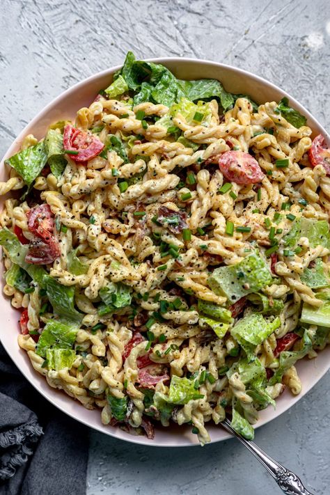 BLT Pasta Salad With Creamy Chive Dressing - Dash of Mandi Blat Pasta Salad, Blt Avocado Pasta Salad, Gemelli Pasta Salad, Romaine Salad Recipes, Side Dish Pasta, Lemon Basil Pasta Salad, Chive Dressing, Lemon Basil Pasta, Luncheon Recipes