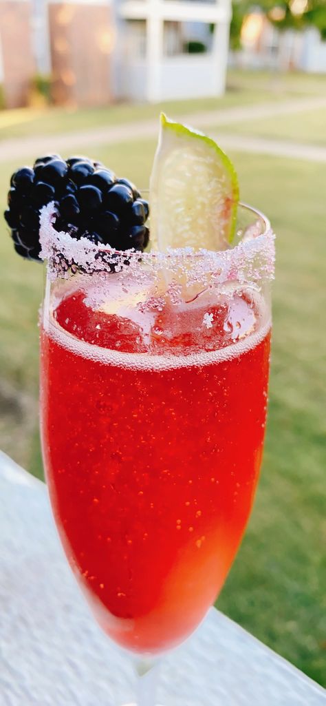 Blackberry Mimosa, Umbrella Drinks, Mimosa Champagne, Mimosa Recipe, Lime Margarita, Lime Recipes, Squash Soup Recipe, Cozy Drinks, Margarita Mix