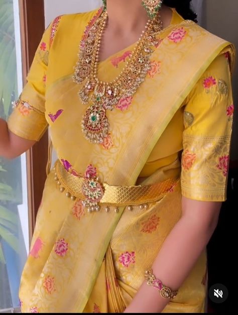 Yellow Sarees, Guttapusalu Haram, Red Saree Wedding, South Wedding, Beaded Wedding Jewelry, Mango Mala, Vaddanam Designs, Gold Jewelry Prom, Saree Styling