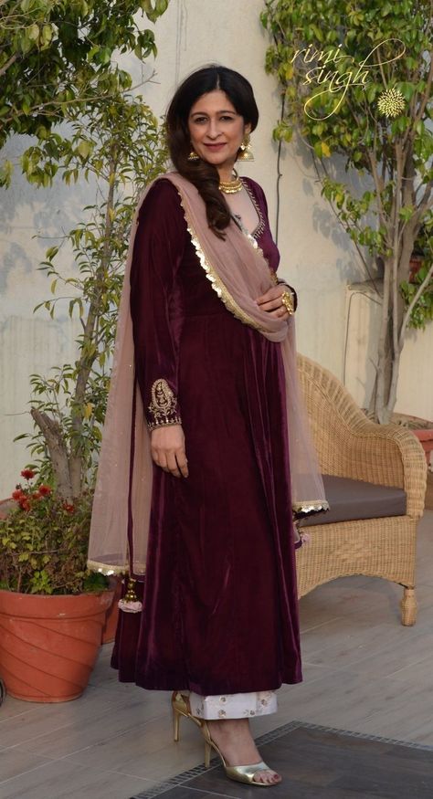 Velvet Suit Design, Gown Party Wear, Velvet Dress Designs, Designer Punjabi Suits, Punjabi Outfits, Latest Dress Design, Casual Indian Fashion, Pakistani Fancy Dresses, Velvet Suit