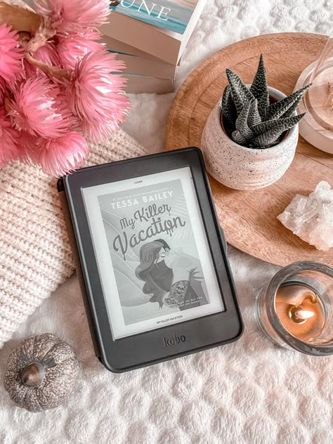 Kindle Photography Ideas, Kindle Flatlay, Kindle Photos, Bookish Flatlay, Book Photography Aesthetic, Book Photography Ideas, Aesthetic Book Photography, Book Flat Lay, Bookstagram Kindle