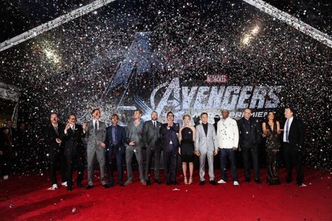 The cast of the Avengers on the red carpet Avengers Premiere, Marvel Premiere, Geek Mythology, Clark Gregg, Stellan Skarsgård, Marvel News, Avengers 2012, Avengers Cast, Avengers Age