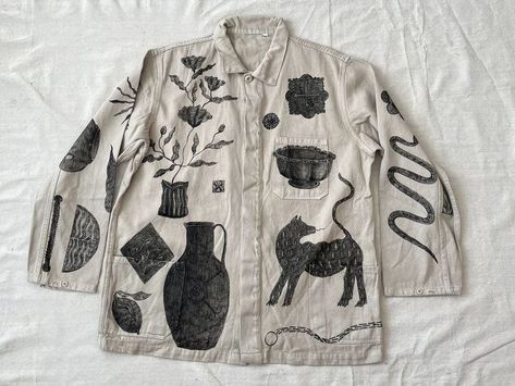 Printmaking On Fabric, Painted Shirt, Shirt With Embroidery, Wearable Art Clothing, Conversational Prints, 일본 패션, Lino Art, Textile Print, Painted Clothes