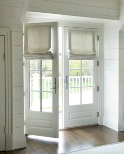 JLL DESIGN now takes our interior design projects and provide them direct to you! This is one of our most popular roman shades. A true classic available in offwhite linen (first photo), oat, linen, flax, light grey, medium grey and brown. We can turn around orders in as little as 7 BUSINESS Roman Shades Bathroom, Shades For French Doors, French Door Window Treatments, Narrow Living, Pintu Interior, Door Shades, Door Window Treatments, French Door Curtains, Door Blinds