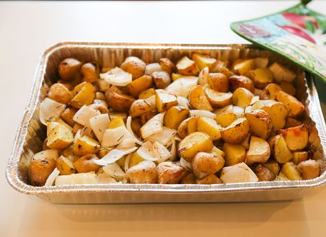 Roasted Potatoes for a Large Group | Aloha Dreams Making Roast Potatoes, Thanksgiving Potatoes, Bbq Potatoes, Roasted Baby Potatoes, Potatoes In Oven, Salads For A Crowd, Oven Roasted Potatoes, Roasted Potato Recipes, Large Group Meals