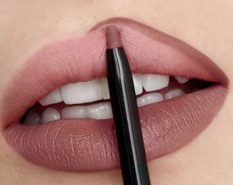 How To Choose Lip Liner Color, Best Lip Pencils, Best Brown Lip Liner, How To Apply Lip Liner, Lipstick With Lip Liner, Lip Liner Looks, Best Lip Liner, Lip Liner Tutorial, Chocolate Images