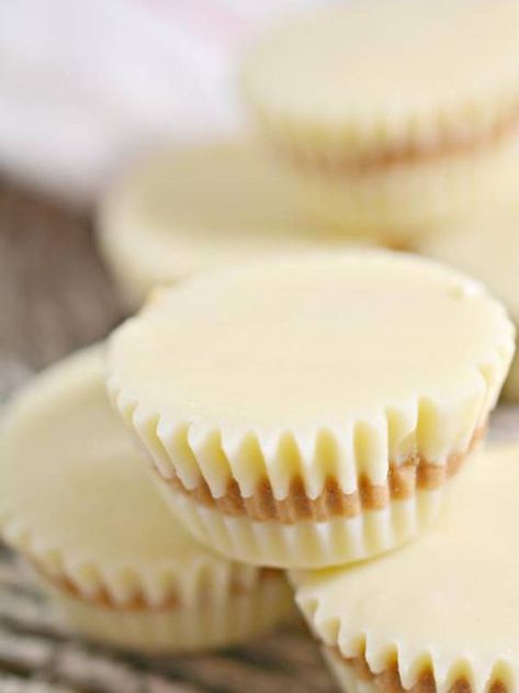 KETO WHITE CHOCOLATE PEANUT BUTTER CANDY CUPS LOW CARB story Keto White Chocolate, White Chocolate Peanut Butter, Best White Chocolate, Low Carb Candy, Kid Approved Meals, Keto Candy, Peanut Butter Candy, Sugar Free Low Carb, Chocolate Peanut Butter Cups