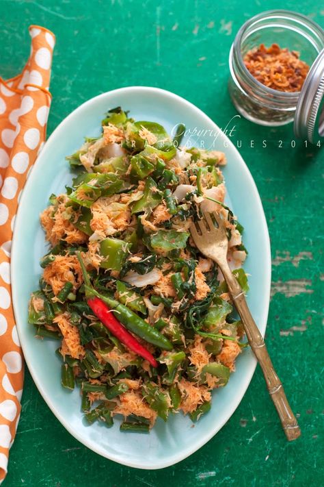 Cooking Tackle: Java Warm Salad / Urap-urap Sayur Urap Sayur, Indonesian Food Recipes, Hot Cocoa Mix Recipe, Delicious Holiday Desserts, Pepper Sauce Recipe, Veggie Recipe, Bali Food, Vegetables Salad, Resep Salad