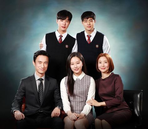 An in-depth review of the brilliant drama Sky Castle #skycastle #koreandrama Sky Castle, Asian Family, Studio Family Portraits, Family Potrait, Family Photo Studio, Korean Photoshoot, Group Picture Poses, Cute Family Photos, Family Portrait Poses