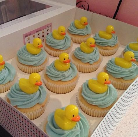 Rubber Ducky Cupcakes, Duck Themed Food, Duck Theme Birthday Party, Rubber Ducky Baby Shower Ideas, Rubber Duck Birthday Party Ideas, Fiesta Baby Showers, Duck Birthday Party Ideas, Duck Cakes, Rubber Duck Birthday Party