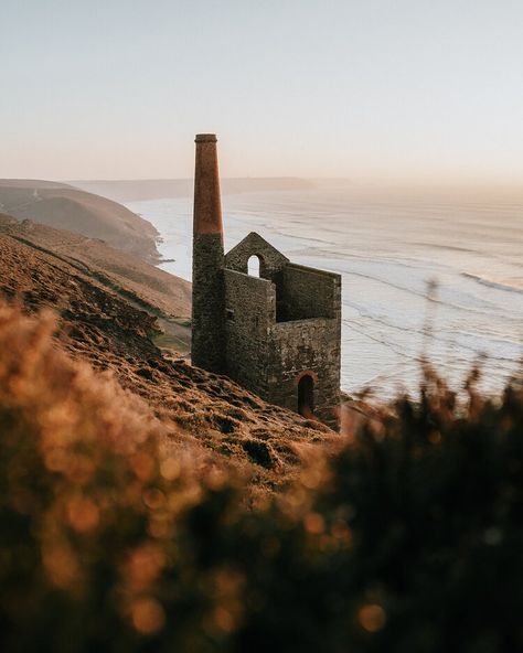 Simon Hird (@simonhird) • Instagram photos and videos Cornish Tin Mines, St Agnes, Sunny Weather, Down South, The Great Outdoors, The Light, Monument Valley, Tin, Natural Landmarks