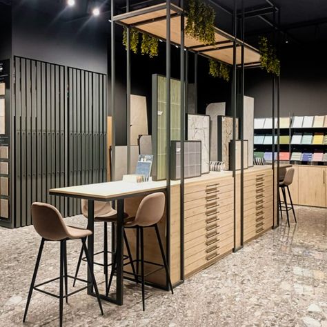 Spanish and American companies have trusted #INSCA to present their materials at #Coverings, the main fair of the tile and natural stone sector in the United States.

#showyourbest #Coverings23 #Coverings2023 #tiledisplays #architecture #estandsfortile #tileshowroom #tileexhibits #tilemarketing #tilelife #interiordesign #TileofSpain #DiscoverTileOfSpain #decorativetiledisplays #tileestands #displaysfortilestores Design Center Showroom, Home Depot Store, Office Interior Design Modern, Warehouse Design, Kitchen Showroom, Showroom Display, Showroom Interior Design, Sleek Kitchen, Tile Showroom