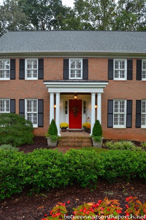 Fall Color for the Front Porch!!! Bebe'!!! Love this simple but festive fall front porch!!! From Susan at betweennapsontheporch.blogspot Orange Brick Houses, Portico Design, Colonial House Exteriors, Best Exterior Paint, Black Shutters, Orange Brick, Colonial Exterior, Front Porch Design, Brick Exterior