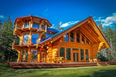 10 Luxe Log Cabins to Indulge in on National Log Cabin Day | Decorating and Design Blog | HGTV Log Cabin Floor Plans, Log Home Floor Plans, Log Cabin Designs, Small Log Cabin, Amazing Houses, Figure Design, Free House Plans, Rustic Luxe, Cabin Floor Plans