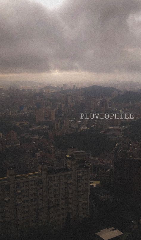 pluviophile. Gloomy weather. Sad wallpaper Pluviophile Wallpaper, Pluviophile Tattoo, Gloomy Weather Quotes, Pluviophile Aesthetic, Erin Aesthetic, Rainy Vibes, Rainy Aesthetic, Gloomy Aesthetic, Weather Wallpaper