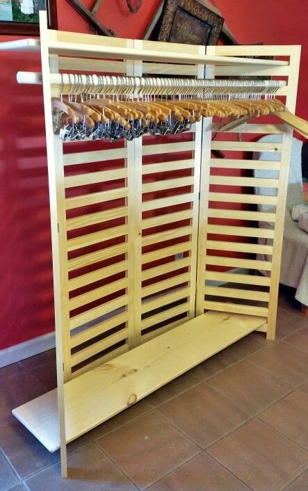 Diy Garage Sale Clothes Rack, Diy Clothes Rack For Yard Sale, Garage Sale Clothes, Yard Sale Clothes, Vendor Booth Display, Craft Fair Booth Display, Craft Show Booths, Craft Market Display, Diy Clothes Rack