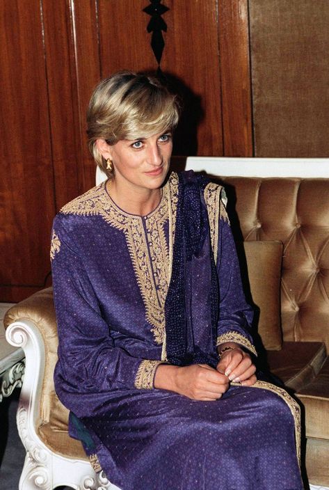 Diana In Pakistan, Princess Diana Dresses, Kate Middleton News, Princess Diana Fashion, Princess Diana Photos, Princess Diana Pictures, Prince Charles And Camilla, Princes Diana, Diana Fashion