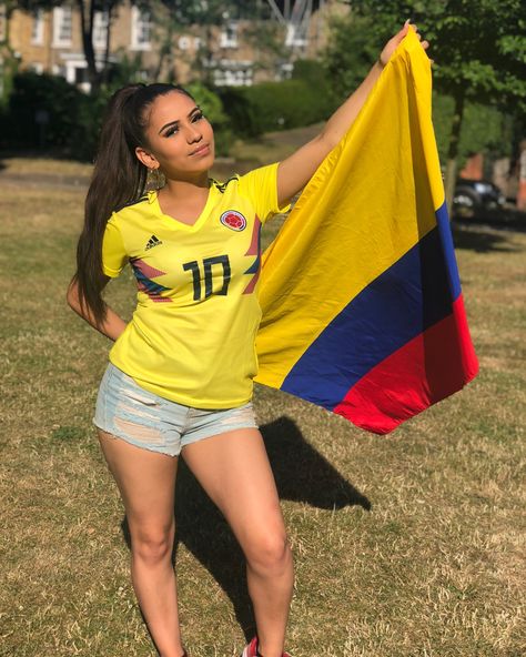 Number 10 like JAMES🇨🇴⚽️ MATCH DAY!  LETS GO COLOMBIA🏆 UNIDOS POR UN PAIS❤️ Who you supporting in the World Cup? . Colombian Jersey Outfit, Colombia Jersey Outfit, Colombia Jersey, Colombian Culture, Match Day, Jersey Outfit, Number 10, Lets Go, Soccer Jersey