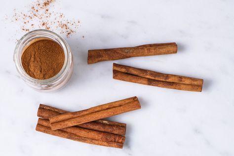 Reactions from a cinnamon allergy can manifest from both foods and skincare products. If you suspect you're allergic to cinnamon, here's what to know. Cinnamon Allergy, Cinnamon Gum, Cinnamon Health Benefits, Cinnamon Benefits, 7 Day Meal Plan, True Food, Food Info, Balanced Meals, Optimal Health