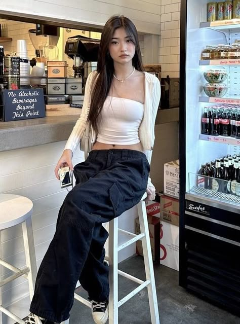 What To Wear To The Mall, Mall Outfit Ideas Casual, Mall Fits, Mall Outfit Ideas, Selfie Outfits, Korean Style Minimalist, Julia Ma, Mall Outfit, Oufits Casual