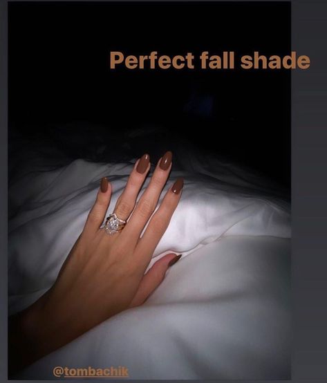 Hailey Bieber Winter, Hailey Nails, Nail Designs Acrylic, Hailey Bieber Nails, Glazed Donut Nails, Bieber Nails, Donut Nails, Pearl Chrome, Natural Nail Art