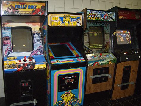 Old arcade machines. Old Arcade, Ms Pacman, Demoscene, Retro Arcade Machine, Retro Arcade Games, Mini Arcade, Future Games, Arcade Cabinet, Classic Video Games