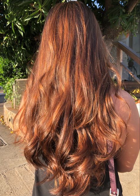 Long haircut with long layers. Caramel balayage highlights. Caramel Wavy Hair, Henna Highlights Hair, Red Hair Layers, Caramel Balayage Highlights, Brown Wavy Hair, Henna Hair, Caramel Balayage, Red Brown Hair, Caramel Hair