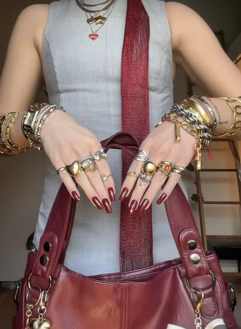 Maximalist Jewelry, Ahs Style, Xoxo Jewelry, Dope Jewelry Accessories, Mode Hippie, Thrift Inspo, Mixed Metal Jewelry, Piercings Jewelry, Dope Jewelry