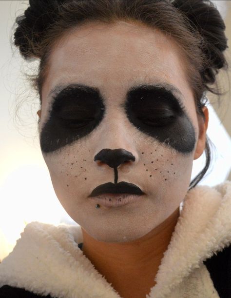 Easy Animal Makeup, Panda Face Paint, Panda Makeup, Easy Halloween Face Painting, Animal Makeup, Face Paints, Easy Animals, Face Painting Halloween, Eye Makeup Art