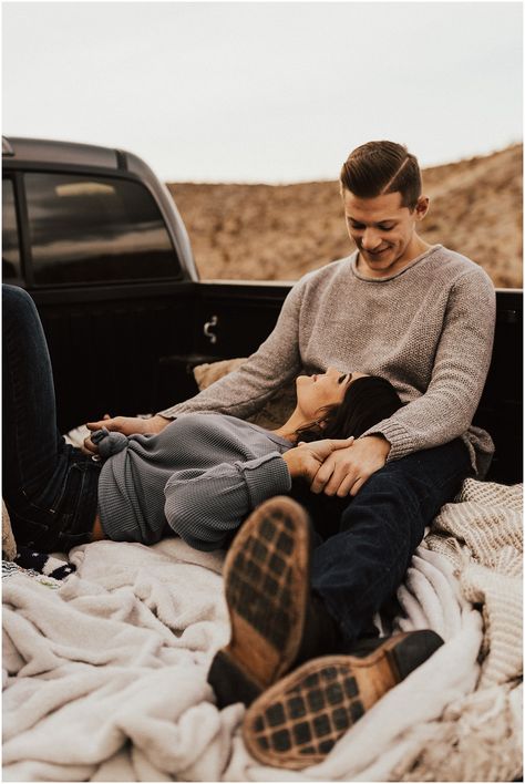 Back Of Truck Couple Pictures, Engagement Photo Poses Mountains, Engagement Photos Truck Bed, Couples Photo Shoot With Truck, Bed Of Truck Photoshoot, Truck Bed Pictures, Truck Bed Couple Photos, Truck Bed Engagement Pictures, Truck Bed Photoshoot Couple