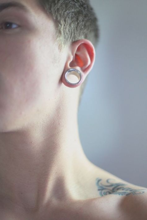 . Guys Ear Piercings, New Ear Piercing, Unique Ear Piercings, Men's Piercings, Ear Piercings Tragus, Hairstyles Art, Face Piercings, Cool Piercings, Multiple Ear Piercings