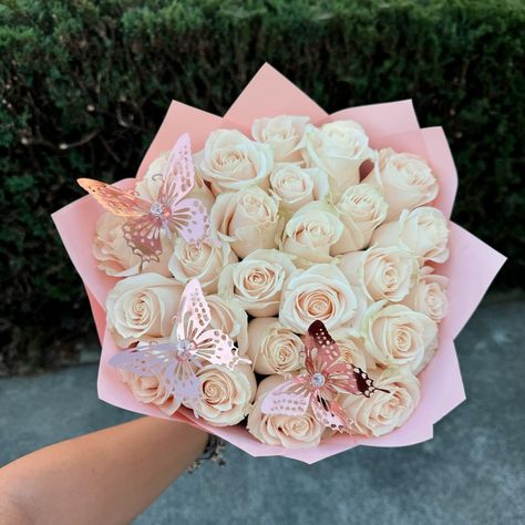 25ct white rose bouquet 🤍🪽🦋 #whiteroses #bouquet #ramo #ramobuchon #florist Forever Roses, White Rose Bouquet, Couple Ideas, Prom Flowers, Pink Paper, Ribbon Flowers, Rose Bouquet, White Rose, Sweet 16