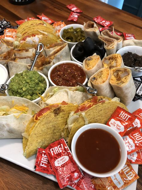 Taco Bell Feasting! Taco Bell Board Ideas, Taco Bell Charcuterie Board Ideas, Working At Taco Bell, Taco Bell Board, Fast Food Charcuterie Board Ideas, Taco Bell Charcuterie Board, Taco Bell Party Theme, Taco Bell Birthday Party, Pottery Barn Wallpaper