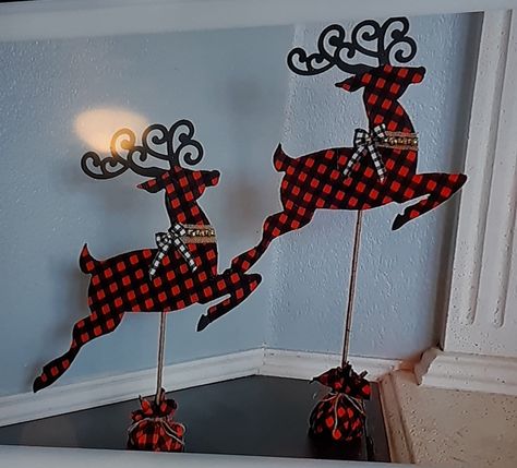 Remove glitter from 2 reindeer, put scrapbook paper on them. Use 12" and 20" dowels into jar lids for the base. Dollar Tree Reindeer, Reindeer Diy, Dollar Store Christmas Crafts, Reindeer Craft, Christmas Crafts For Kids To Make, Reindeer Decorations, 12 Tomatoes, Dollar Store Christmas, Dollar Tree Christmas