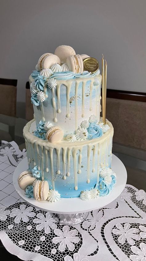 Sweet 16 Cake Designs Birthday, Birthday Cakes For Women 18th, Blue Cakes For Women Birthday, Blue Cake Girl, Blue And White Sweet 16 Cake, Sweet Sixteen Birthday Cake Ideas, Blue Drip Cake Birthday, Cake Designs 14th Birthday, Blue Cake Sweet 16