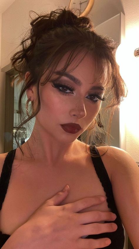 Darker Eyeshadow Looks, Makeup Ideas Dark Feminine, Dark Hoco Makeup, Dark Feminine Makeup Aesthetic, Bad Girl Makeup Look, Prom Makeup 2023, 80s Grunge Makeup, Vampy Makeup Looks, Vampy Updo