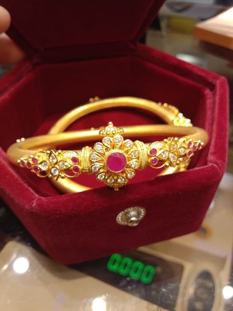 Kankanalu Gold Designs, Bangles Jewelry Designs Gold, Jewelry Designs Gold, Gold Earrings For Kids, Simple Saree Designs, Gold Bangles For Women, Diamond Wedding Jewelry, Gold Chain Design, Gold Bridal Jewellery Sets