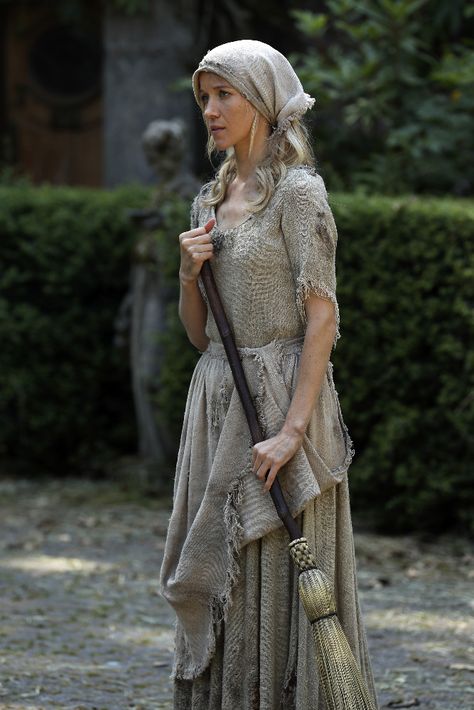 "Once Upon a Time" Stars In and Out of Character - IMDb Peasant Aesthetic, Jessy Schram, Peasant Clothing, Medieval Peasant, Cinderella Characters, Cinderella And Prince Charming, Cinderella Dresses, Maid Outfit, Medieval Dress