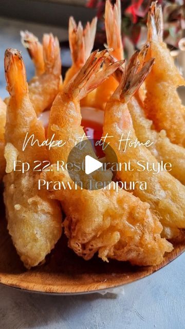 Rafia Mazhar on Instagram: "HERE'S HOW TO MAKE IT ⤵️

Make it at Home Episode 22: Restaurant Style Prawn Tempura 🦐🍤

Prawns
300 g jumbo prawns with tail (clean & deveined)
Salt
1 cup Cornflour 

•Pat dry prawns with a kitchen towel and make small cuts in on both the top and bottom side 
• Crack the prawn and make it straight 
•Sprinkle salt all around. Set aside
•Before frying dip the prawns in Cornflour on all sides

Batter
200 g flour (chilled in the freezer)
1 tsp garlic powder
1 tsp onion powder
1 tsp paprika
1 tsp salt
1/4 tsp turmeric powder
1.5 tsp baking powder
400 ml club soda/sparkling water (chilled completely) 
 
•Mix all the dry ingredients together. 
•Just before frying add the soda and mix. Form a thin batter 
•Dip the Cornflour coated prawns and fry in VERY hot oil till g Battered Prawn Recipe, Tempura Prawns Recipe, Prawn Tempura Recipe, Best Prawn Recipes, Prawn Fry Recipes, Prawns Fry Recipe, Fried Prawns Recipe, Prawn Starters, Prawns Recipes