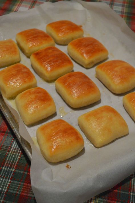 Heritage Schoolhouse: baking Hot Rolls, Roadhouse Rolls, Texas Roadhouse Rolls, Garlic Bread Recipe, Yeast Rolls, Cheesy Bread, Texas Roadhouse, No Knead Bread, Bread Rolls