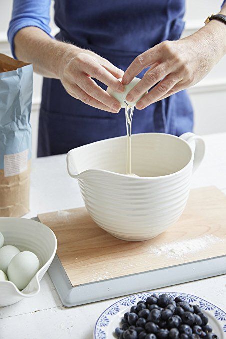 Amazon.com: Sophie Conran Porcelain Batter Bowl: Home & Kitchen Beautiful Scented Candles, Blueberry Farm, Sophie Conran, Cake Mixes, Condiment Sets, Batter Bowl, Elegant Table Settings, Easy Entertaining, Fruit Punch